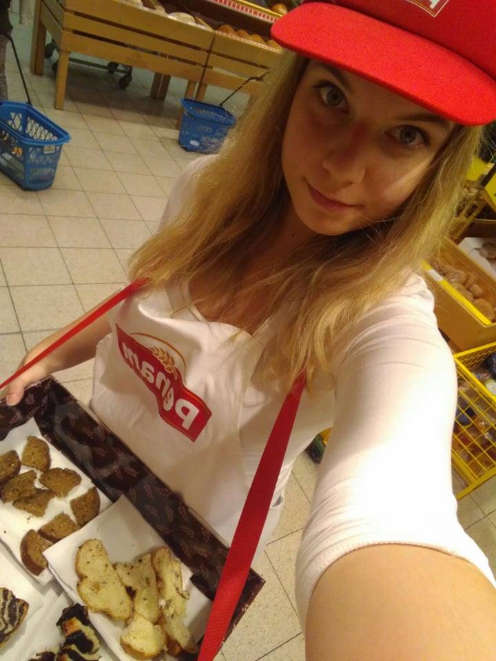 Promotori per la degustazione della pasticceria Penam Praga